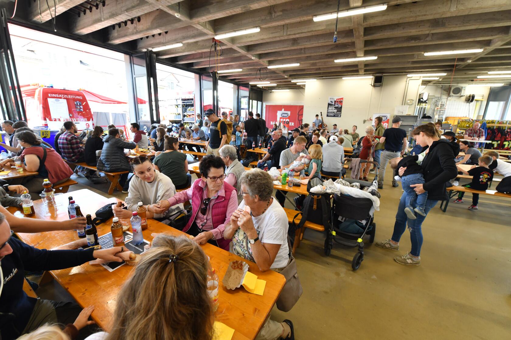 Grosser Andrang in der Festwirtschaft