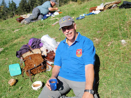 Jan geniesst seinen Kaffee