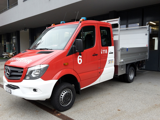 - Materialtransportfahrzeug

Marke/Typ: Mercedes Benz 516 BT 4x4 
Anschaffungsjahr: 2014
Fahrzeuglieferant: Zugerland Verkehrsbetriebe Technik 
Funkruf:  Barro 6 
Preis: CHF 108'000.--