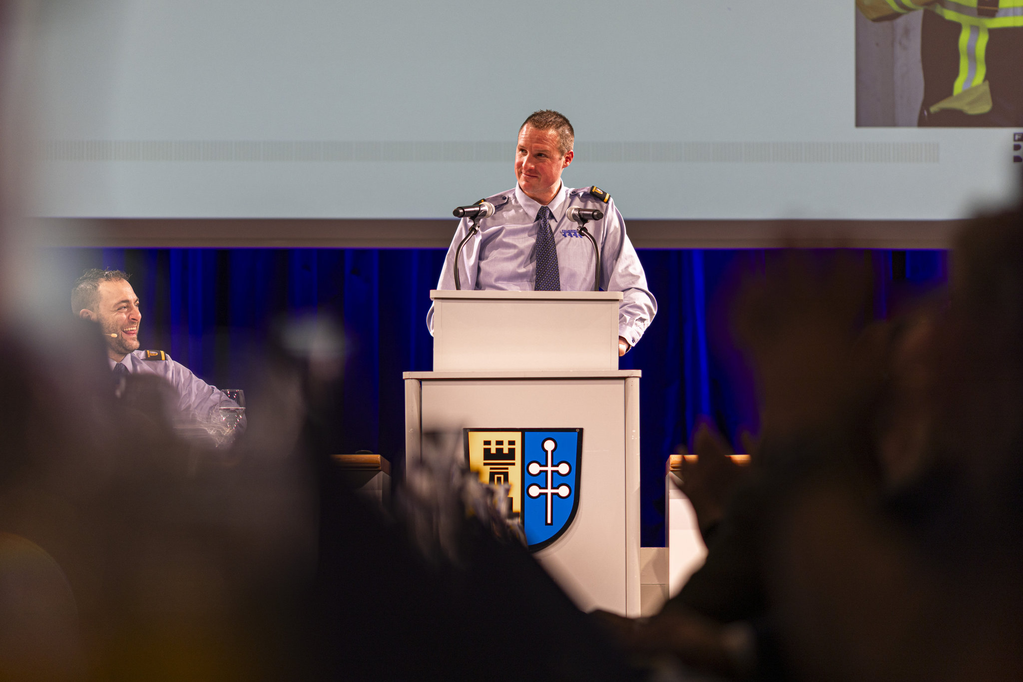 Christoph spricht zur Feuerwehr-Familie