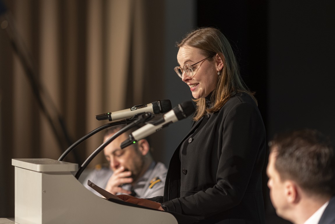 Regierungsrätin Laura Dittli hält ihre Rede
