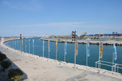 Ausfahrt vom Hafen in's Meer