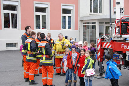 Es gibt viele Zuschauer (künftige AdF)