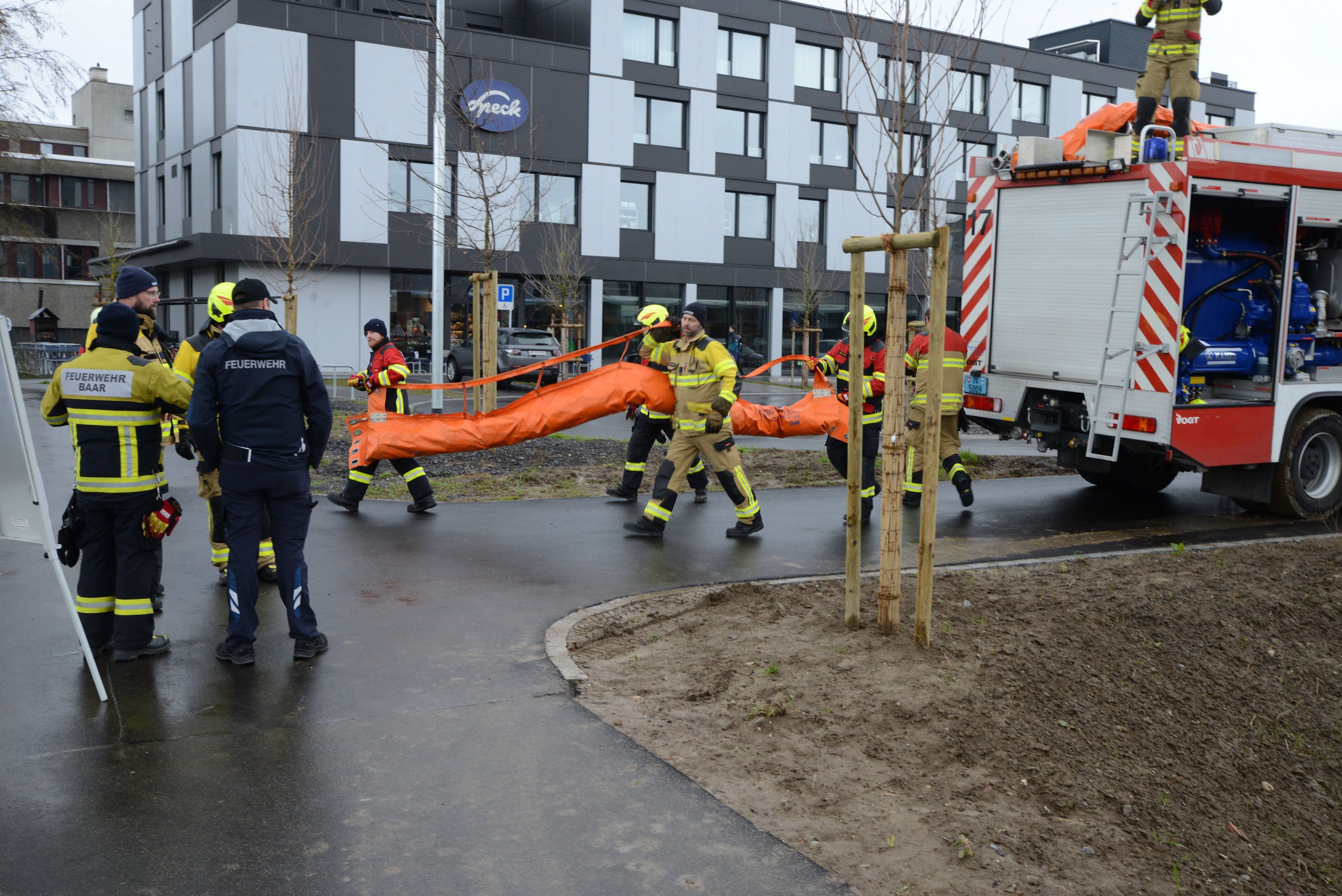 Ölsperre wird gelegt