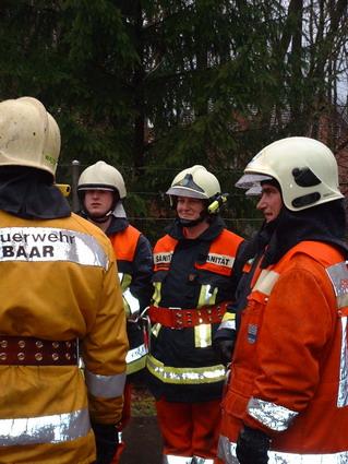 Sandra Baumann von der Sanität bei Instruktor Walti Gabriel