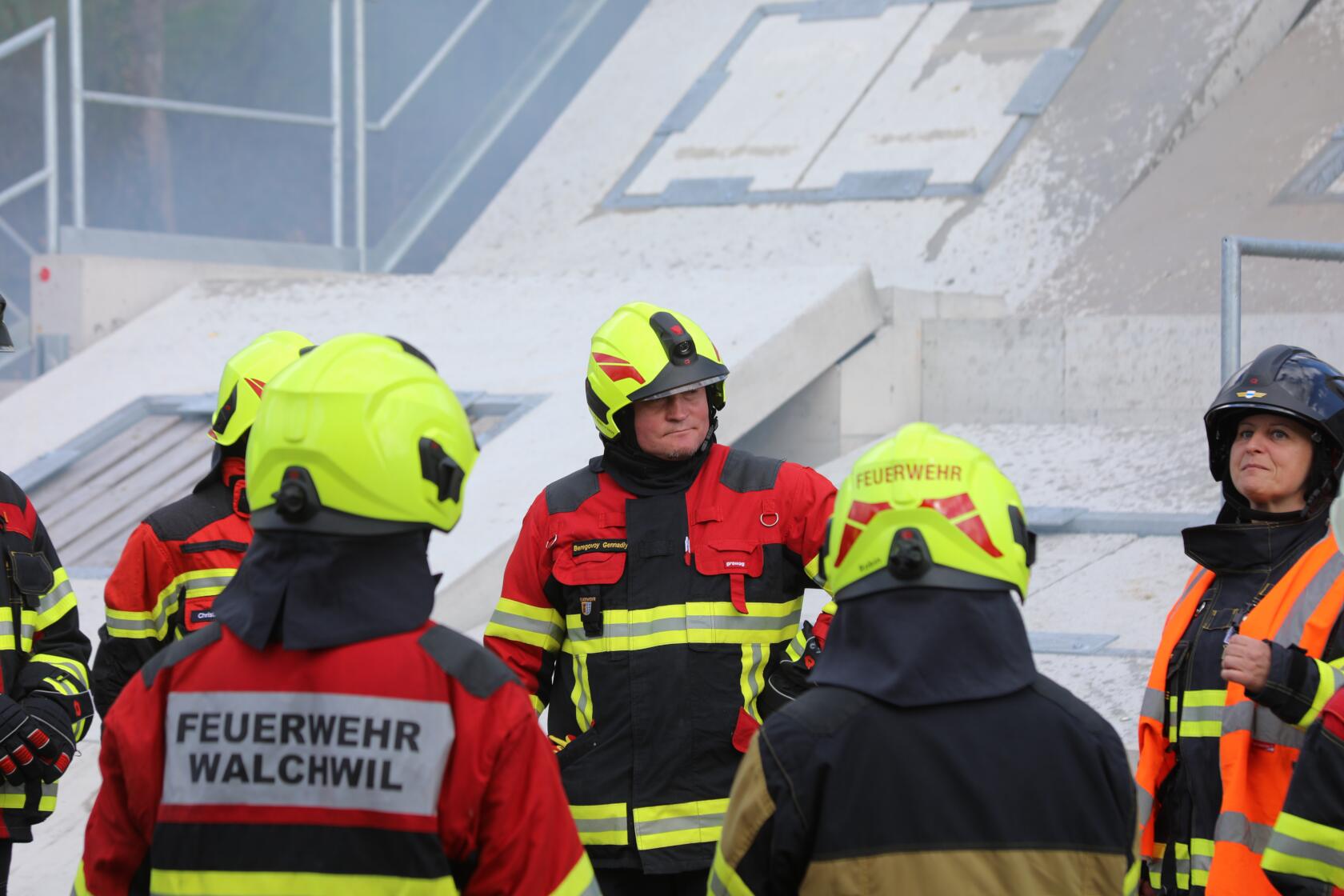 Sandra verteilt die Aufträge