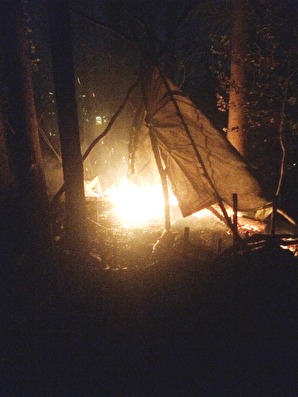 Tipi-Zelt im Brand