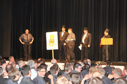 Die Schnitzelbankgruppe 2e3