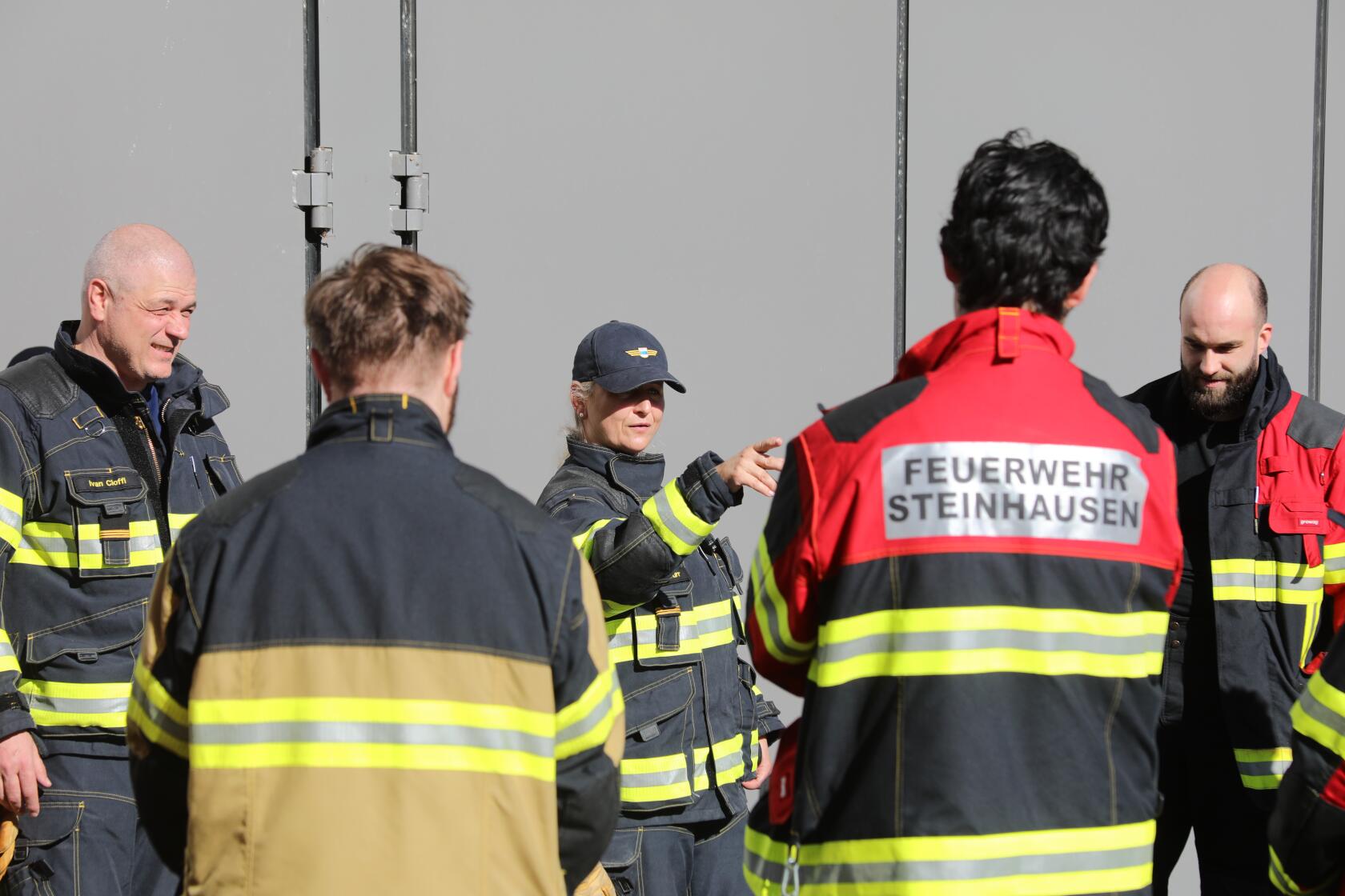 Sandra verteilt Aufträge