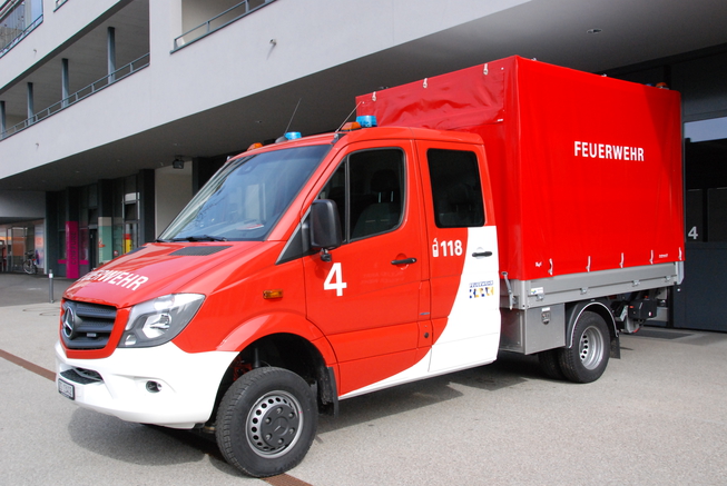 - Materialtransportfahrzeug

Marke/Typ: Mercedes Sprinter 516 CDI 4x4 
Anschaffungsjahr: 2016 
Fahrzeuglieferant: Zugerlandverkehrsbetriebe Abt. Technik, Zug
Ausbau: Zugerlandverkehrsbetriebe Abt. Technik, Zug
Funkruf:  Barro 4 
Preis: CHF 111'772.-- 
