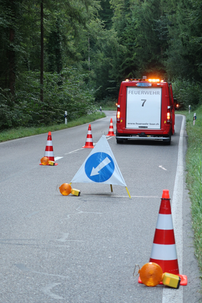Wechselseitiger Einbahnverkehr an Verkehrsdienst-Übung