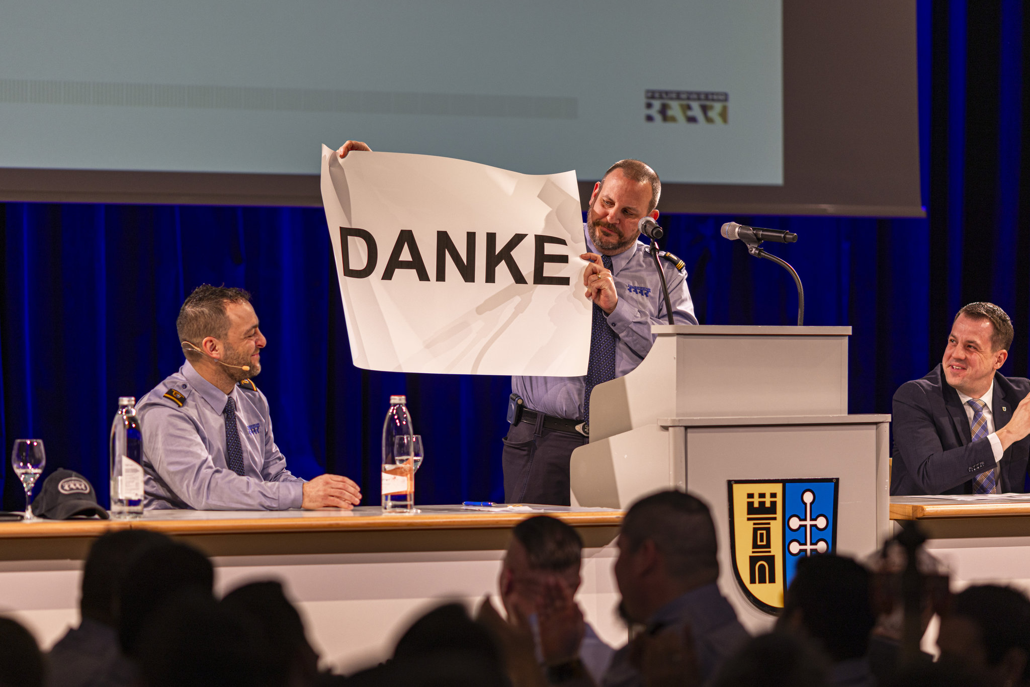 Patrik dankt Beat für seine Dienste.