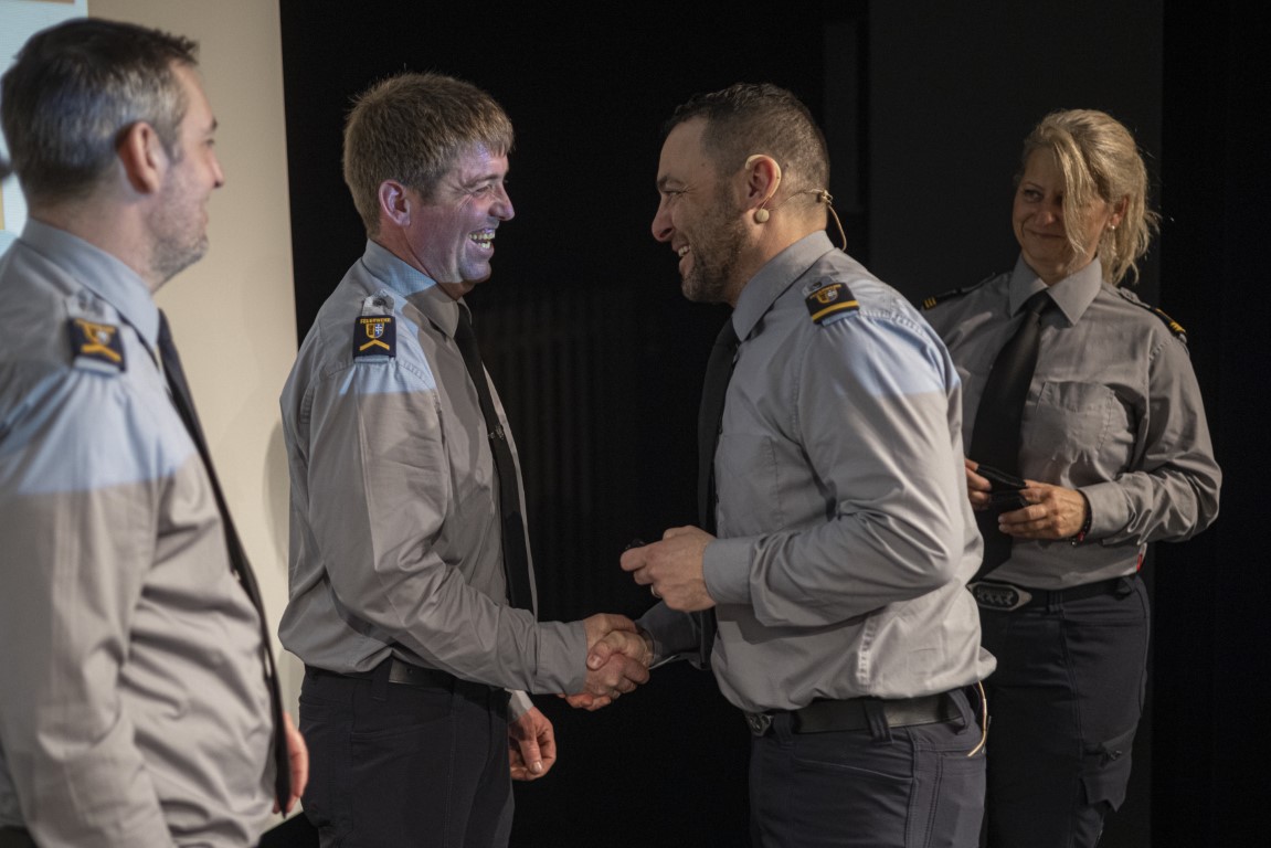 Gratulation an den neu beförderten Wachtmeister Adi