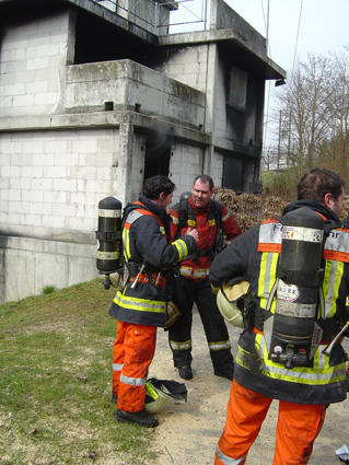 vor dem Brandhaus