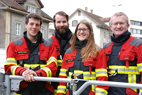 Gruppenbild neue Angehörige der Feuerwehr