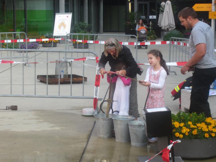 Genaues Zielen ist gefragt, dann gewinnt man einen Bastelbogen