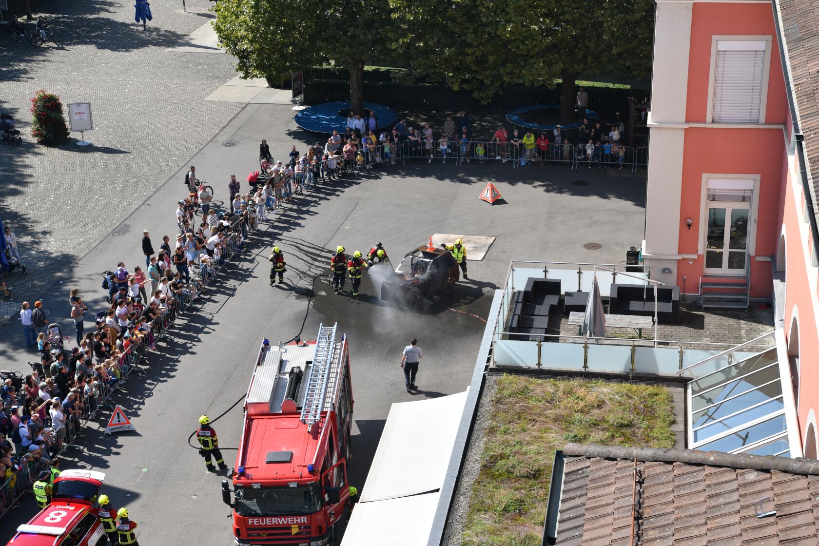Der Fahrzeugbrand aus der Vogelperspektive