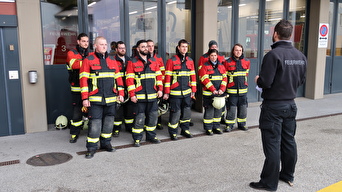 Antreten zum gemeindlichen Einführungskurs der Feuerwehr Baar