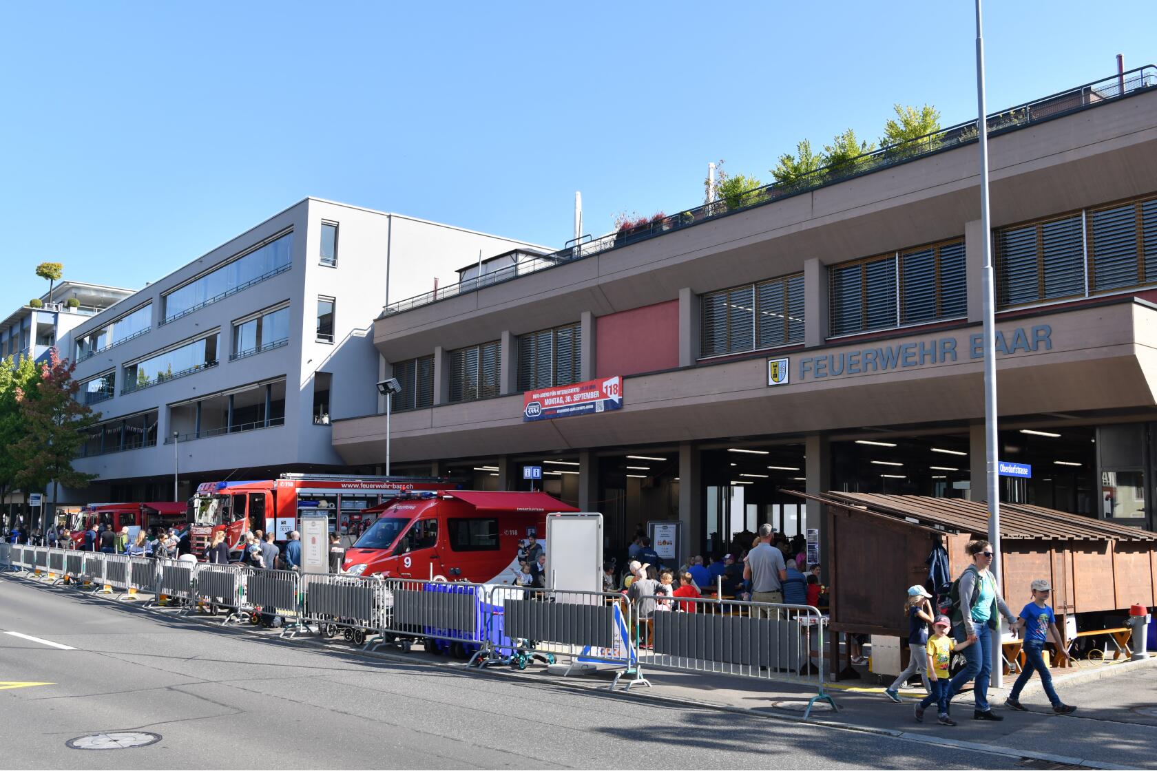 Fahrzeuge sind ausgestellt