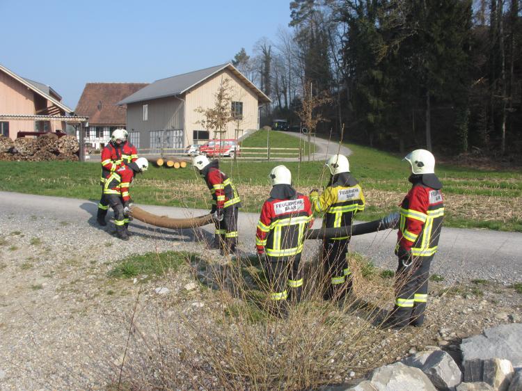 Die Saugschläuche werden bereit gemacht...