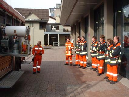 ...und macht den Rundgang um's Pionierfahrzeug