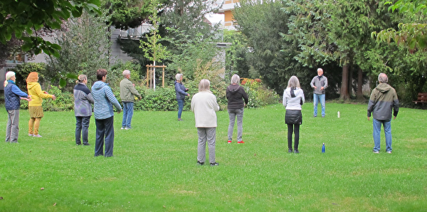 Personen welche Qi Gong ausführen