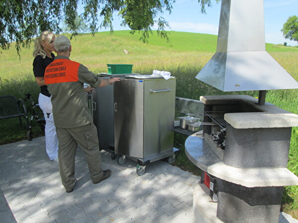 Einweihung des Aussengrills mit Zivildienst