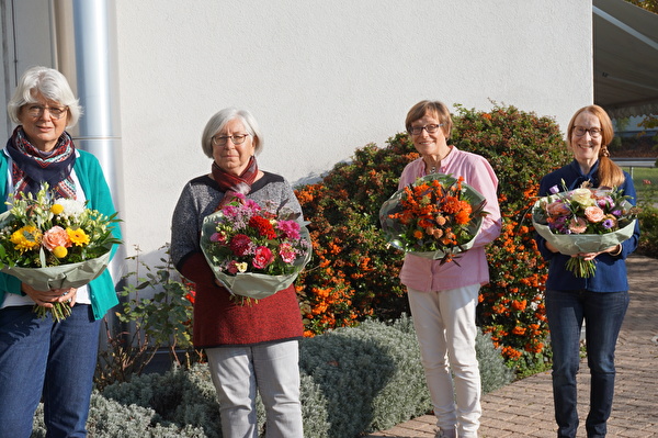 Blumen zum Abschied der freiwilligen Helferinnen