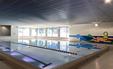 Einen Blick auf das Nichtschwimmerbecken, wo der Kurs durchgeführt wird. 