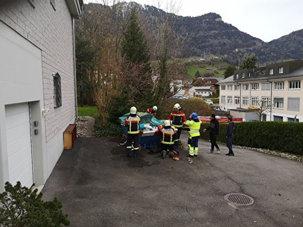 Sicherung von Material in Mulde