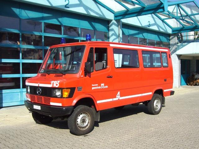 <b>Fahrzeugdaten</b>
Kurzbezeichnung: MB-Bus
Funkrufname: AGO 4
Fz Marke / Typ: Mercedes - Benz / MB 310
Jahrgang: 1987
Motor: 4 Zylinder Benzin (95 PS)
Antrieb: Allrad


<b>Fahrzeugaufbau (Eigenaufbau)</b>
14 Sitzplätze / Querbestuhlung
Rockinger Anhängevorrichtung
Beleuchtungsmaterial
Notstromaggregat


<b>Einsatzbereich</b>
Mannschaftstransport
Zugfahrzeug