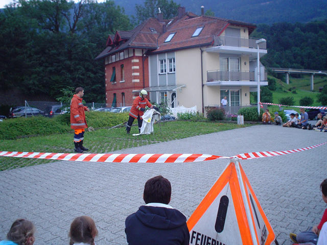Richtiges Löschen eins Fettbrandes mit einer Löschdecke!
