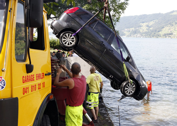 Autobergung aus dem Zugersee