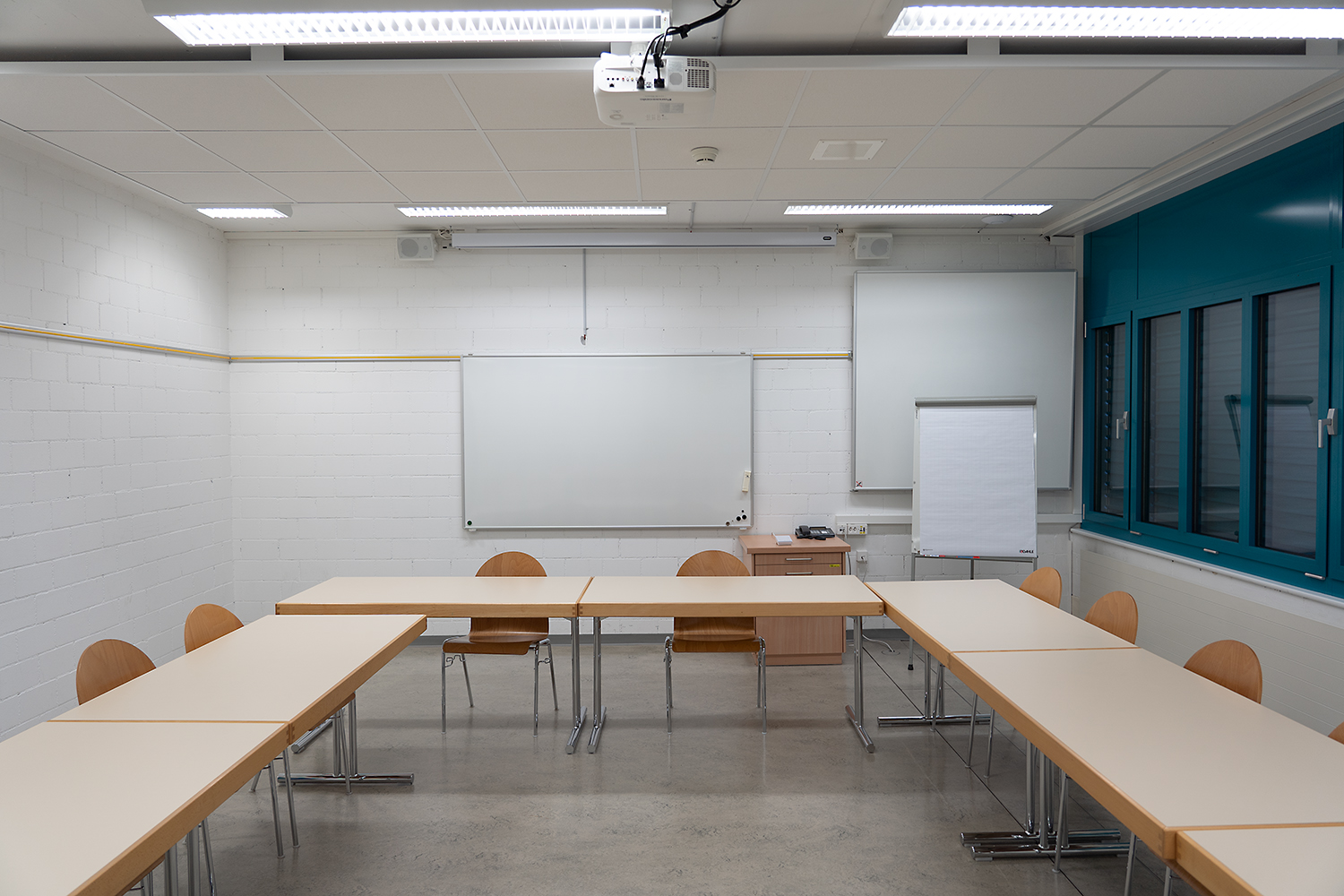 Dieser Raum kann auch für Ausbildungen und Schulungen gemietet werden. Infos unter liegenschaftsverwaltung@arth.ch