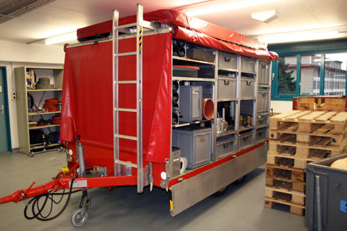 <b>Oelwehranghänger</b>
Hersteller: Geser AG, Littau

<b>Material</b>
ex-Stromaggregat
ex-Pumpe
H-Sperren
Gully-Ei
Dichtmaterial
Pulverlöscher
div. Kleinmaterial

