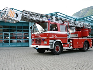 <b>Fahrzeugdaten</b>
Kurzbezeichnung: ADL
Funkrufname: AGO 7
Fz Marke / Typ: Mercedes - Benz / LP 1419
Jahrgang: 1977
Motor: 6 Zylinder-Diesel
Antrieb: Hinterachse
Gesamtgewicht: 14'000 kg


<b>Fahrzeugaufbau (Metz Aerials GmbH, D-Karlsruhe)</b>
METZ Leiter DL 30 / mit montierbarem Korb
Rettungshöhe 30 m
Motorspritze Typ 2 am Heck
Wasserwerfer an Korb montierbar


<b>Einsatzbereich</b>
Rettungen
Löscheinsatz
Technische Hilfeleistung
