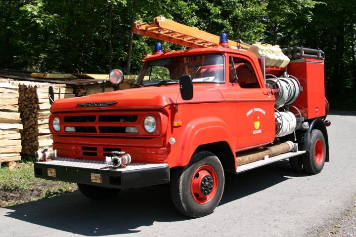 <b>Fahrzeugdaten</b>
Kurzbezeichnung: TLF
Funkrufname: AGO 3 (vor Zusammenlegung)
Fz Marke / Typ: Mowag W 300 Allrad
Jahrgang: 1971
Motor: V8 Benzinmotor(210 PS)
Antrieb: Allrad
Gesamtgewicht: 5'900 kg


<b>Fahrzeugaufbau (Mowag, Kreuzlingen)</b>
Einfachkabine
3 Sitzplätze
1'450 l Wassertank
Aspi-Tamini Feuerlöschpumpe Typ 3
2 Schnellangriffe Wasser à 60 m
1 Schiebeleiter



<b>Einsatzbereich</b>
Ersteinsatzfahrzeug
Brand
Rettungen