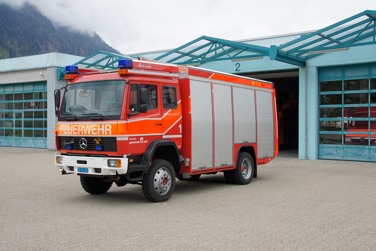 <b>Fahrzeugdaten</b>
Kurzbezeichnung: TLF
Funkrufname: AGO 1
Fz Marke / Typ: Mercedes - Benz / 1224 AF
Jahrgang: 1993
Motor: V6-Zylinder-Diesel Turbo (240 PS)
Antrieb: Allrad
Gesamtgewicht: 12'000 kg


<b>Fahrzeugaufbau (Toni Brändle AG, Wil)</b>
Grosskabine
6 Sitzplätze
3 Handfunk
2'100 l Wassertank
300 l Schaumtank
Godiva Feuerlöschpumpe Typ 3 mit Hochdruckteil
2 Schnellangriffe Wasser à 100 m
1 Lüfter Taifun (Wasserantrieb)
1 Schiebeleiter
6 Atemschutzgeräte
1 Einsatzleitkoffer
1 Defibrillator


<b>Einsatzbereich</b>
Ersteinsatzfahrzeug
Brand
Rettungen
Strassenrettung