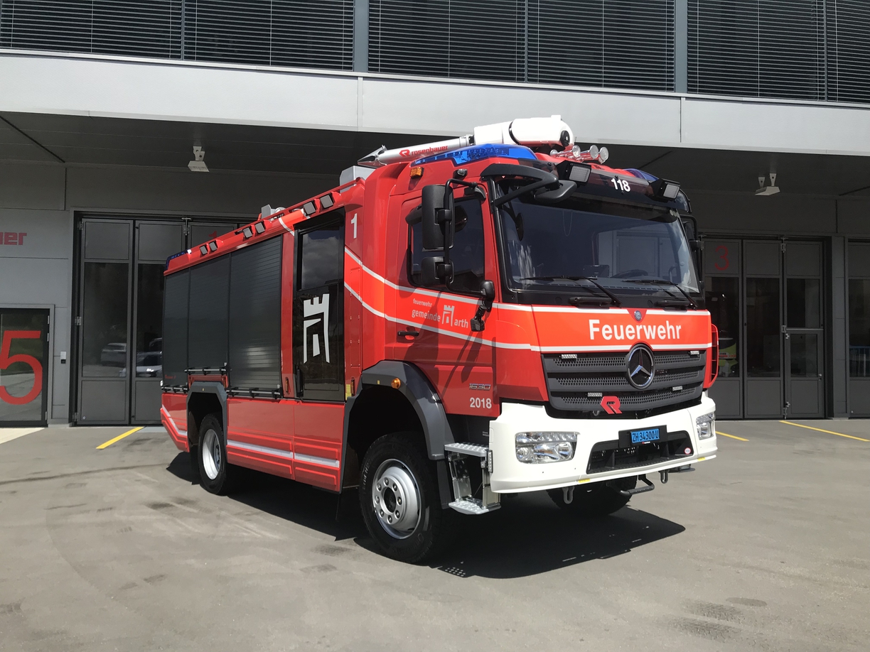 <b>Fahrzeugdaten</b>
Kurzbezeichnung: TLF
Funkrufname: AGO 1
Fz Marke / Typ: Mercedes - Benz Atego 1630 AF
Jahrgang: 2018
Motor: V6-Zylinder-Diesel Turbo (300 PS)
Antrieb: Allrad
Gesamtgewicht: 16'000 kg


<b>Fahrzeugaufbau (Rosenbauer AG, Oberglatt)</b>
Doppelkabine im Aufbau
8 Sitzplätze davon 5 mit AS-Geräten im Sitz integriert
6 Handfunk
2'400 l Wassertank
200 l Schaumtank für Netzmittel / Schaum
Feuerlöschpumpe mit Hochdruckteil
1 Schnellangriff Wasser 80 m
1 Elektrolüfter
2 Akkulüfter
3 WKB
1 Gasmessgerät
1 Schiebeleiter 11 m
1 Steckleiter 4-Teilig
6 Atemschutzgeräte mit Reserveflaschen
1 Einsatzleitkoffer
1 Defibrillator + Material SEE
div. Brechwerkzeug (Halligan-Tool, Brecheisen etc.)
div. Absperrmaterial


<b>Einsatzbereich</b>
Ersteinsatzfahrzeug
Brand
Rettungen
Strassenrettung