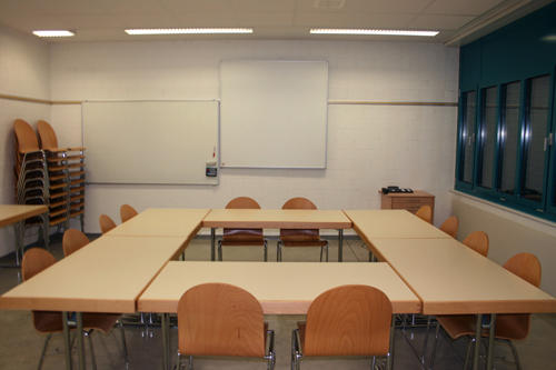 Dieser Raum kann auch für Ausbildungen und Schulungen gemietet werden. Infos unter liegenschaftsverwaltung@arth.ch