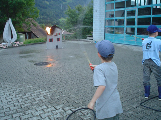 Alle Rohre auf das Haus!