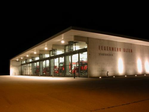 Das Feuerwehrmagazin Olten an der Werkhofstrasse 5. Nachtaufnahme