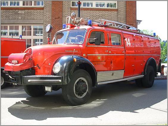 Magirus-Deutz, 1957, V 8 Zylinder Diesel luftgekühlt, 170 PS, Allrad mit Geländeuntersetzung und Längsdifferenzial, 6x6 nicht synchronisiert, Gewicht: 14.2 t, 8 Plätze
Aufbau: Generator 20 kVA, Lichtmast 3x1000 Watt, Seilwinde 60 m, 100 m auf Zusatzrolle, Kran 7 t
    
1977 erwarb die FFZ den Muni von der Berufsfeuerwehr Bern. Im Jahre 1986  wurde er durch ein neues Pionierfahrzeug abgelöst. Anschliessend führte er das Material des Triageplatzes der Notorganisation des Kantons Zug mit. Den wohlverdienten Ruhestand durfte er im Jahre 1995 antreten. 