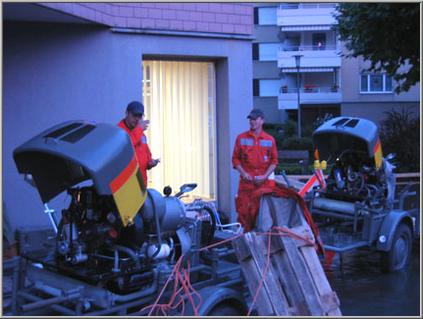 Diese Pumpen dürfen nicht aussteigen. Die Crew der FFZ löste Einsatzkräfte in Stansstad ab.