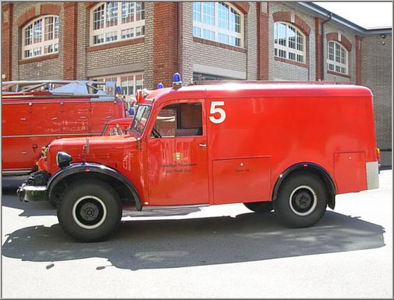 Fargo, 1952, 6 Zylinder Crysler Benzin, Allrad mit Geländeuntersetzung, 3 Plätze, Seilwinde 3.2 t, 45 m
