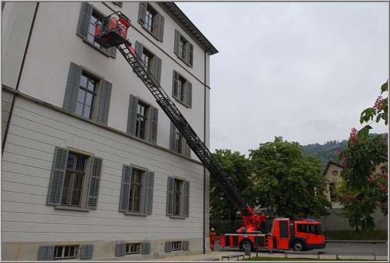 Stellung parallel zur Hauswand.