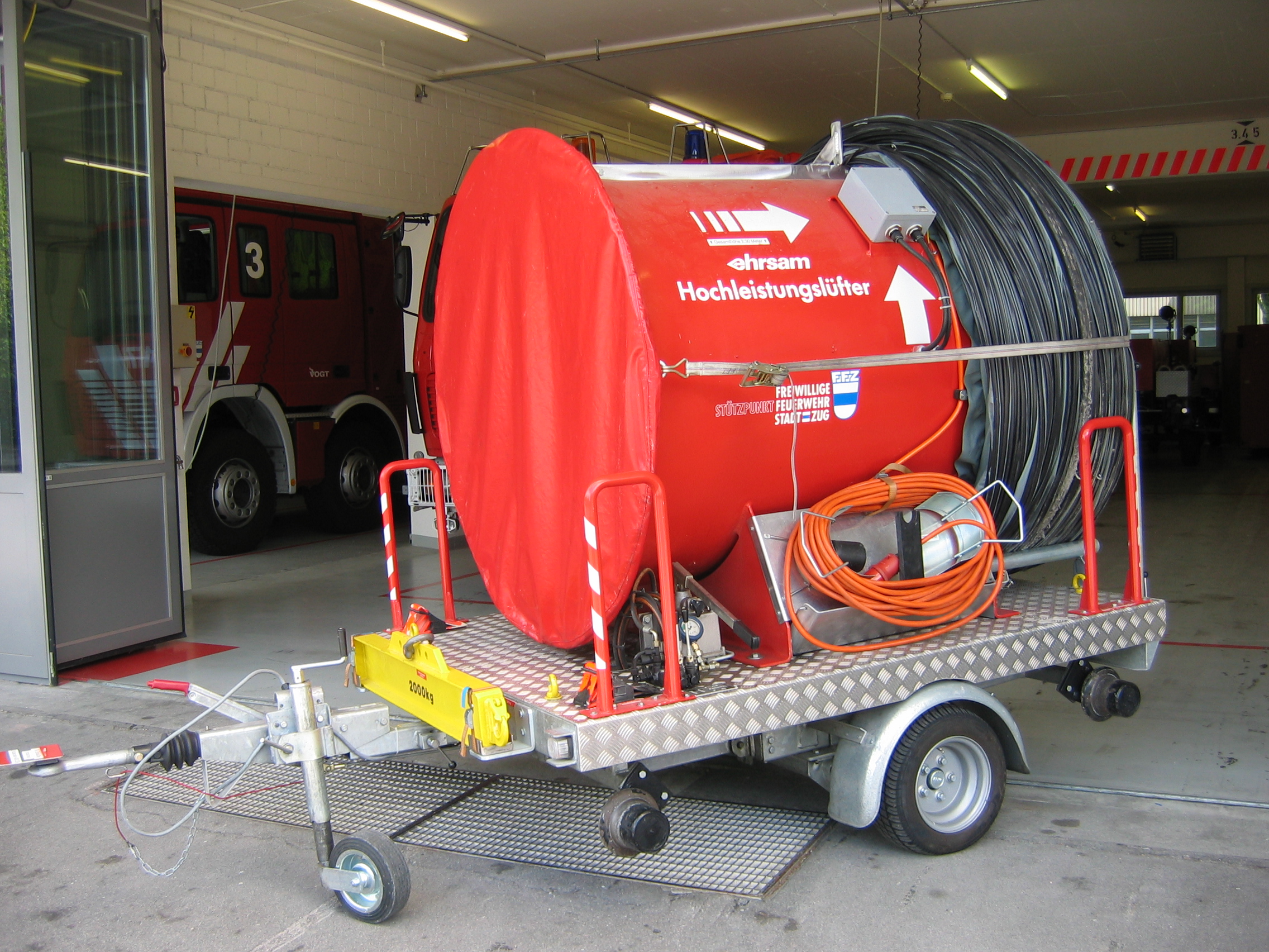 Ehrsam, 2000, Motor 400 V, Ex geschützt, Gebläsegehäuse Ø 1380 mm, Propellerdrehzahl 980 U/min, Nettoleistung: 103000 m3/h, Luftmenge: 340000 m3/h, Gewicht: 1200 kg, Breite: 1.8 m, Länge: 3.3 m, Höhe: 2.3 m			
Aufbau: Lutte 20 m, Hebe Vorrichtung, Gehänge, Kabelrollen 50 m, Softstarter