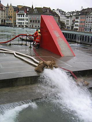 Wasser aus dem Maschinenraum des Kraftwerkes.