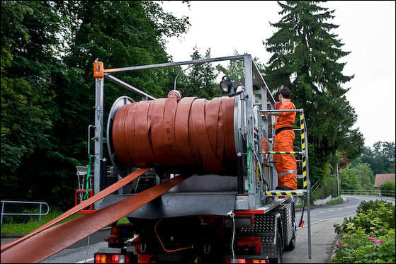 <LINK http://www.ffz.ch/de/material/mittel/welcome.php?action=showpict&picid=9713&galid=6>Schlauchverlegebrücke</LINK>