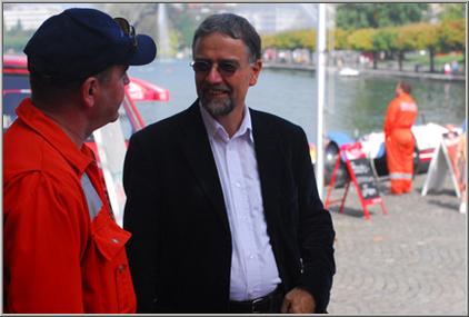 Sicherheitschef, Stadtrat Andreas Bossard und unser Feuerwehrarzt Thomas Ackermann im Gespräch.